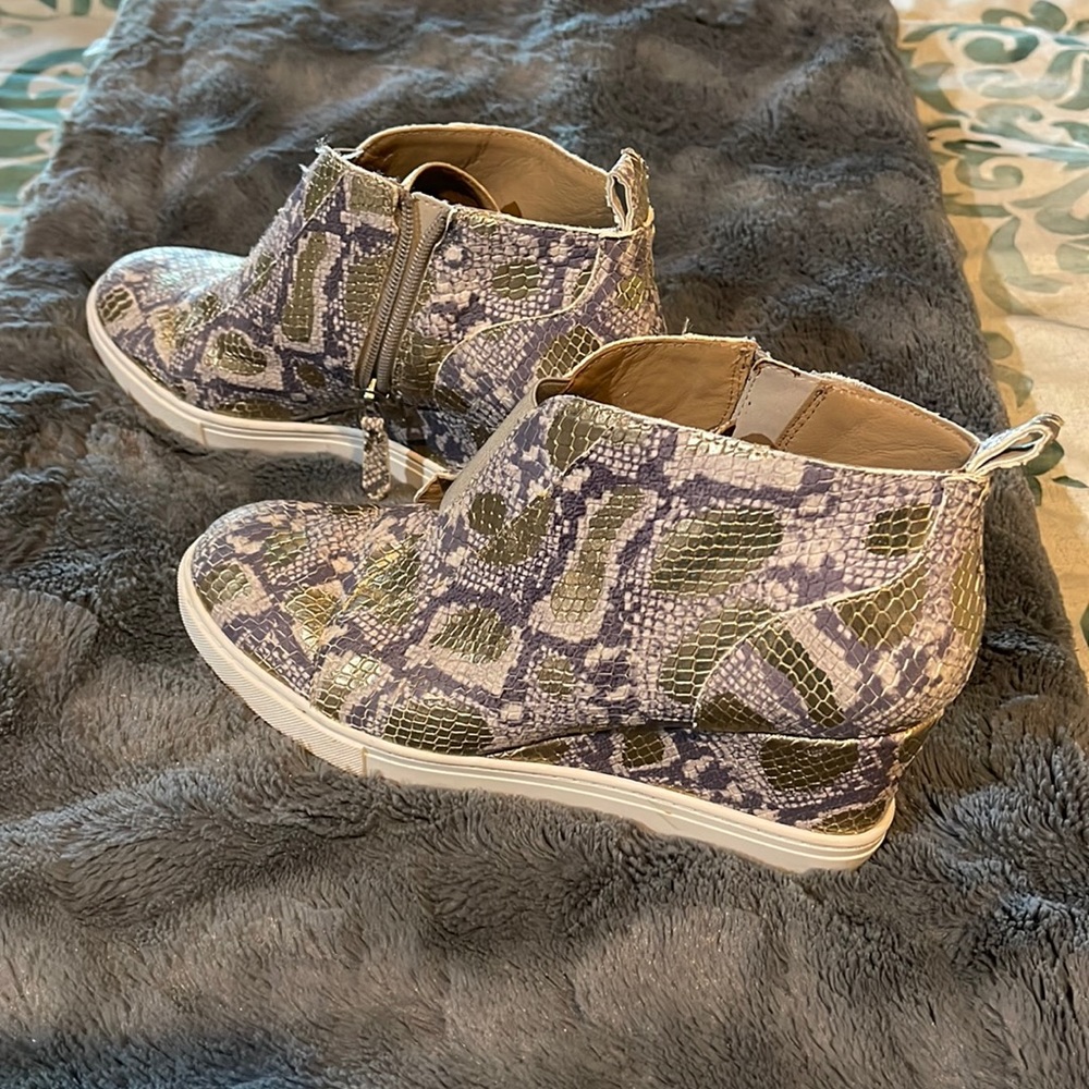 Paola snakeskin wedges booties